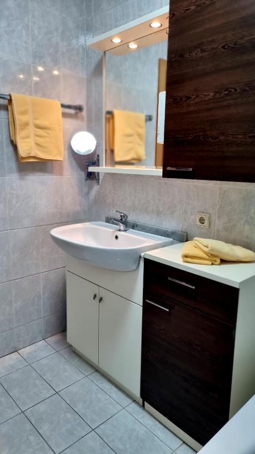 Boutique Appartamento Bacchus Marlengo Bagian luar foto