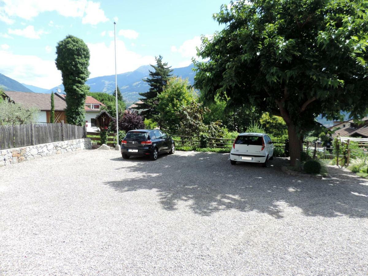 Boutique Appartamento Bacchus Marlengo Bagian luar foto